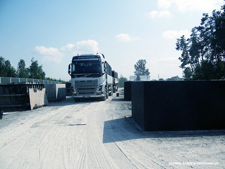 Transport szamb betonowych  w Kamieńsku
